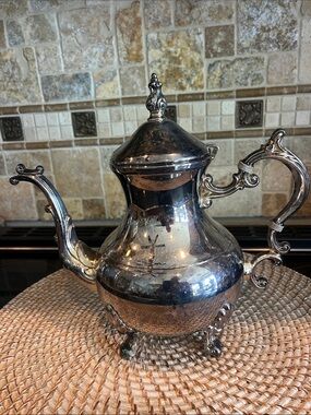 EUC vintage FB Rogers silver plated Victorian style ornate footed coffee/tea pot
